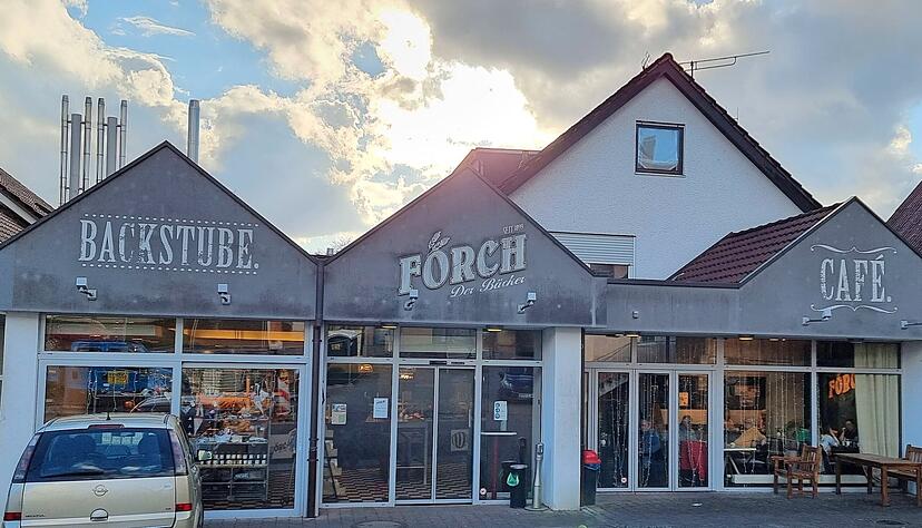 Die Erlenbacher Bäckerei Förch geht mit dem Einsatz Künstlicher Intelligenz neue Wege, um ihre Produktion zu optimieren und Müll zu vermeiden. Die Erlenbacher Bäckerei Förch geht mit dem Einsatz Künstlicher Intelligenz neue Wege, um ihre Produktion zu optimieren und Müll zu vermeiden.