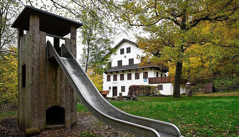 Die Fensterl&auml;den sind immer noch geschlossen, aber die Naturfreunde Heilbronn wollen ihr Wanderheim am Steinknickle wiederbeleben und setzen auf einen Neustart im Fr&uuml;hjahr 2025.
Fotos: Archiv/Kunz, Braun