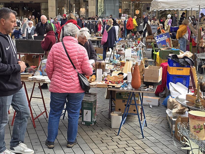 Der Markt soll eine Mischung aus Antiquitätenware, hochwertigem Kunsthandwerk und Dekoartikeln bieten, erklärte Alexander
Ghassemi, Projektleiter bei der Heilbronn Marketing GmbH, in einer Mitteilung.