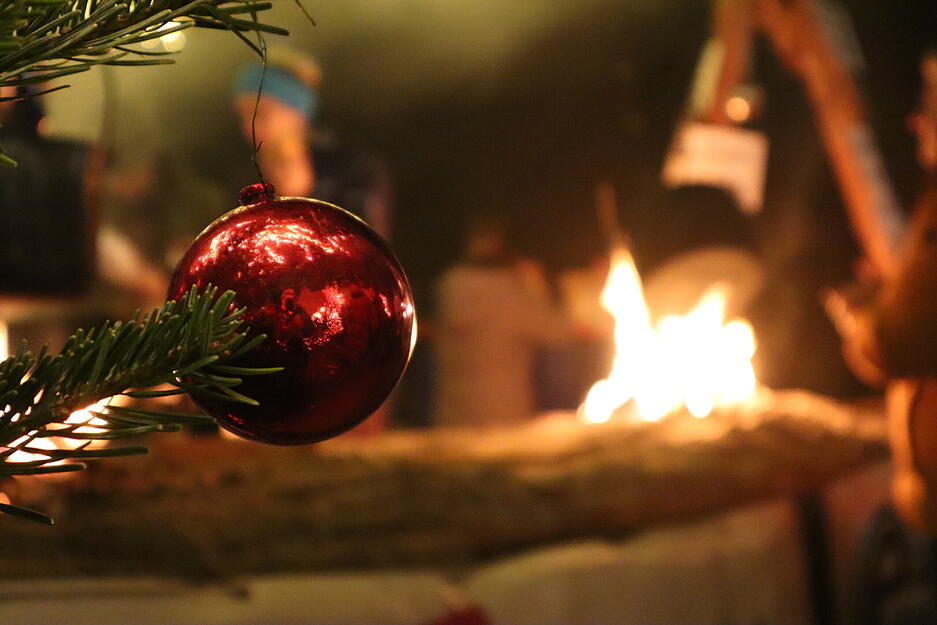 Stimmungsvolle Lichter tauchen die Innenstadt in warmen Weihnachtsglanz.