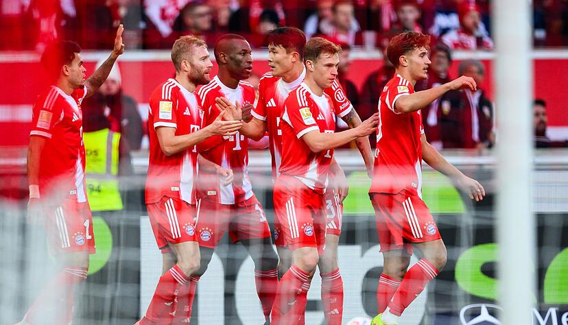 Traf sehenswert zur Münchner 1:0-Führung: Konrad Laimer (2.v.l.).