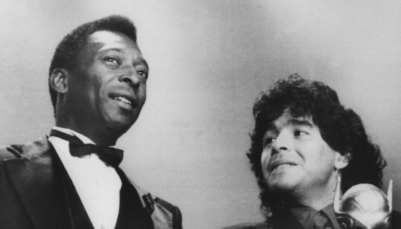Fußball-Legenden unter sich: Brasiliens Pelé (l) und sein argentinisches Pendant Diego Maradona.