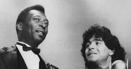 Fußball-Legenden unter sich: Brasiliens Pelé (l) und sein argentinisches Pendant Diego Maradona.