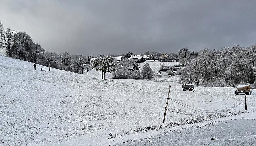Rund um Wüstenrot zeigt sich die Landschaft verschneit.