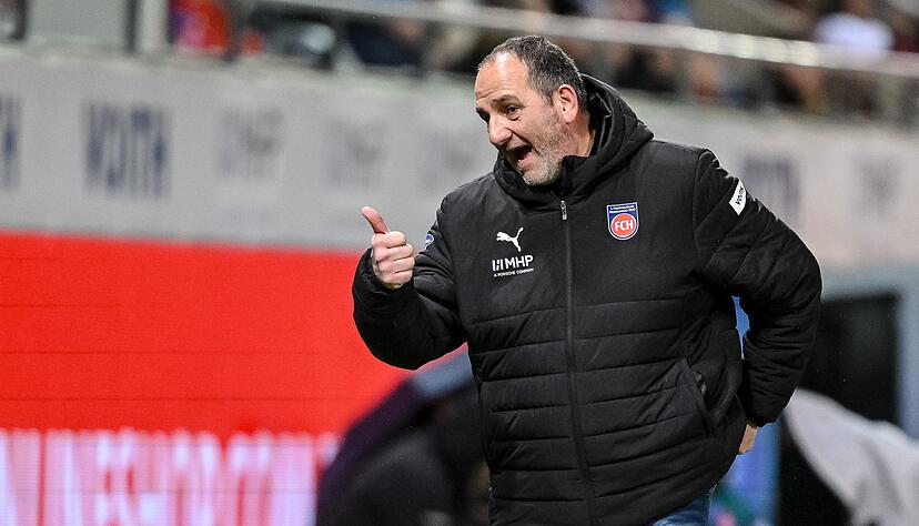 Heidenheims Dauer-Trainer Frank Schmidt ist ebenfalls unter Druck. (Archivbild) Heidenheims Dauer-Trainer Frank Schmidt ist ebenfalls unter Druck. (Archivbild)