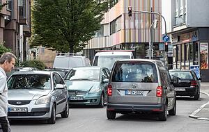 Auch die Gerberstraße ist ein Knackpunkt im Konzept der Bürger. Die Durchfahrt von Norden bis zur Kaiserstraße (hinten das Marra-Haus) soll unterbunden werden. Auch die Gerberstraße ist ein Knackpunkt im Konzept der Bürger. Die Durchfahrt von Norden bis zur Kaiserstraße (hinten das Marra-Haus) soll unterbunden werden.