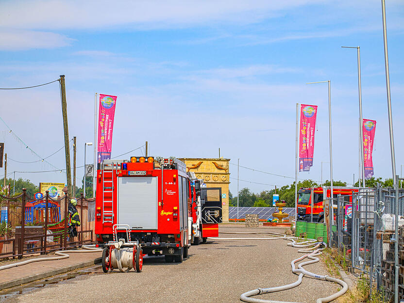 Feuerwehreinsatz bei Brand in Freizeitpark Funny World. Feuerwehreinsatz bei Brand in Freizeitpark Funny World.