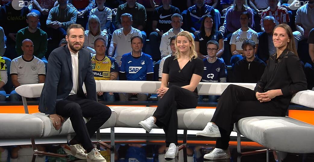 Antje Döll (Mitte) und Xenia Smits (rechts) standen ZDF-Moderator Sven Voss am Samstagabend im „Sportstudio“ Rede und Antwort.
