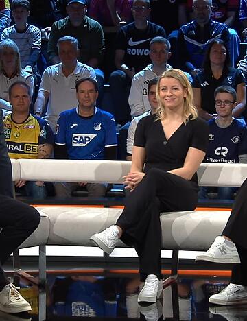 Antje Döll (Mitte) und Xenia Smits (rechts) standen ZDF-Moderator Sven Voss am Samstagabend im „Sportstudio“ Rede und Antwort.