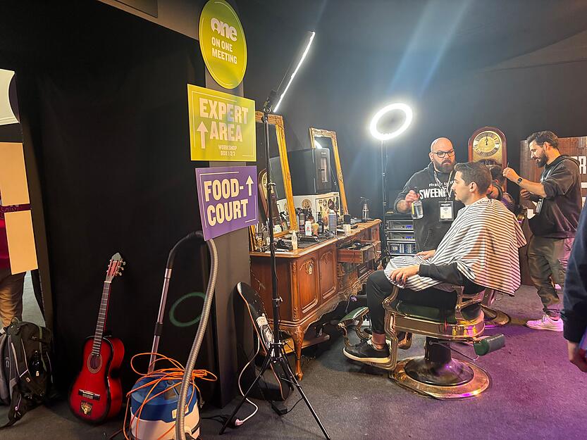 Vor Ort auf der Theresienwiese gibt es einen (temporären) Barber-Shop.