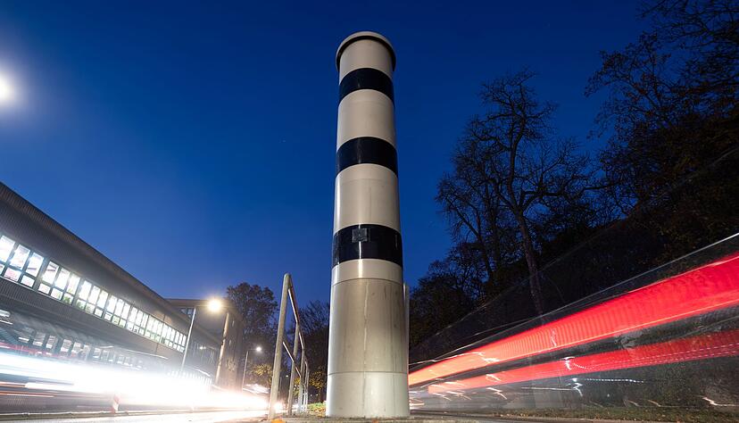 Mit Radarfallen nehmen Kommunen viel Geld ein. (Archivbild)