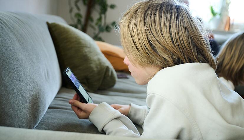 Zocken ohne Limit: Jugendliche verbringen viele Stunden an Computern, Konsolen oder an Handys.