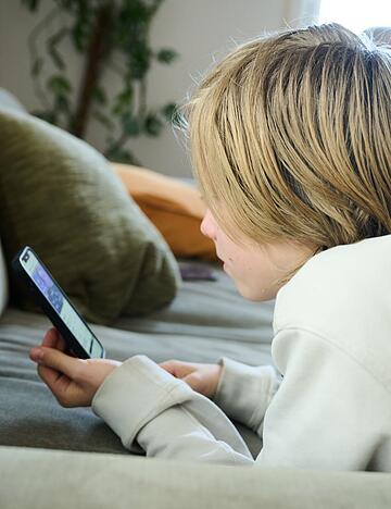 Zocken ohne Limit: Jugendliche verbringen viele Stunden an Computern, Konsolen oder an Handys. Zocken ohne Limit: Jugendliche verbringen viele Stunden an Computern, Konsolen oder an Handys.