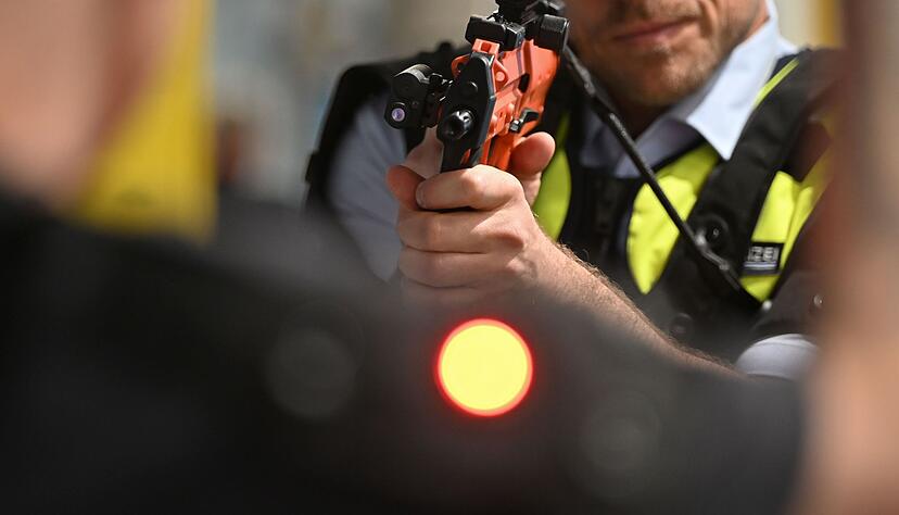 Insgesamt 180 lasergest&uuml;tzte Schie&szlig;trainingssysteme werden in Baden-W&uuml;rttemberg an die Polizeipr&auml;sidien verteilt.