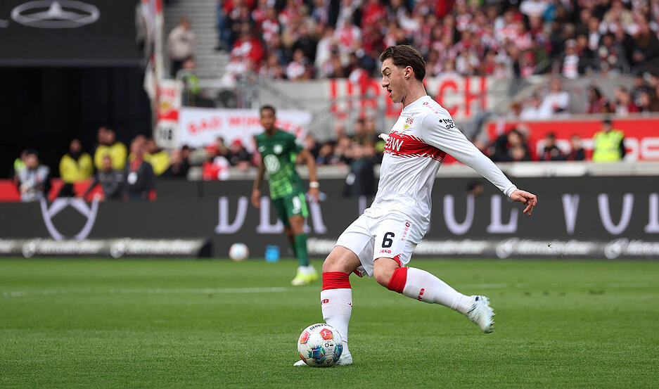 Platz 4: Knapp am Treppchen vorbei, was wohl auch an der Verletzung am Ende der Saison 2024/25 lag, schlittert Angelo Stiller vorbei. Der "Unverzichtbare" wurde von Sebastian Hoene&szlig; in 87 Spielen eingesetzt.