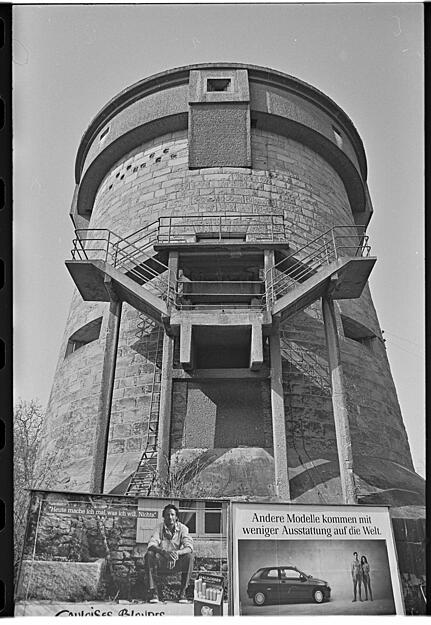 Unverändert steht der Hochbunker 1995 auf der Heilbronner  Theresienwiese. 1945 war der General-Wever-Turm Notunterkunft für Ausgebombte und Übernachtungsstätte für Durchreisende. Er ist seit 1951 verschlossen und nur über Leitern und Gerüste zugänglich.