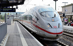 Ankunft des ICE 715 in Heilbronn am Montagmorgen. Zwei Wochen lang war er ausgefallen.
Foto: Christian Gleichauf Ankunft des ICE 715 in Heilbronn am Montagmorgen. Zwei Wochen lang war er ausgefallen.
Foto: Christian Gleichauf