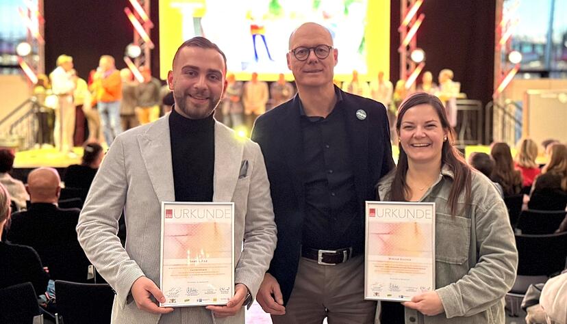 Samuel Pilz (links) und Miriam Dausus (rechts) mit Steffen Schoch, Geschäftsführer der Heilbronn Marketing GmbH auf der Tourismusmesse CMT. Samuel Pilz (links) und Miriam Dausus (rechts) mit Steffen Schoch, Geschäftsführer der Heilbronn Marketing GmbH auf der Tourismusmesse CMT.