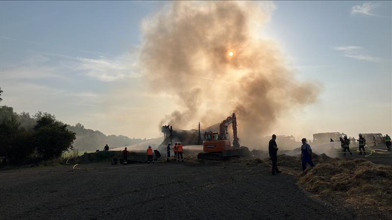 Ein Feuer ist am Freitagmorgen in einer landwirtschaftlichen Scheune zwischen Vogelsberg und Laßbach im Hohenlohekreis ausgebrochen. Ein Feuer ist am Freitagmorgen in einer landwirtschaftlichen Scheune zwischen Vogelsberg und Laßbach im Hohenlohekreis ausgebrochen.