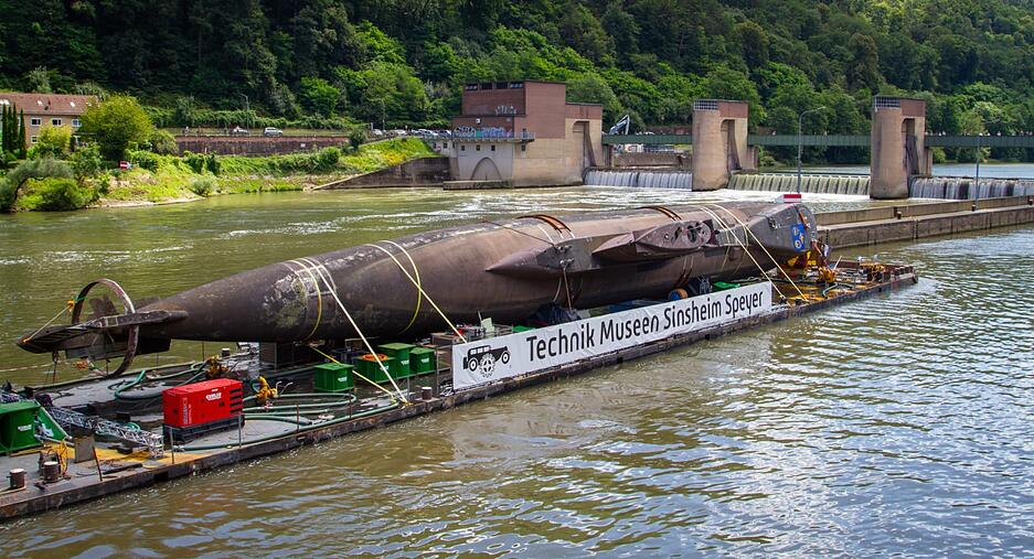 U17-Transport auf dem Neckar.