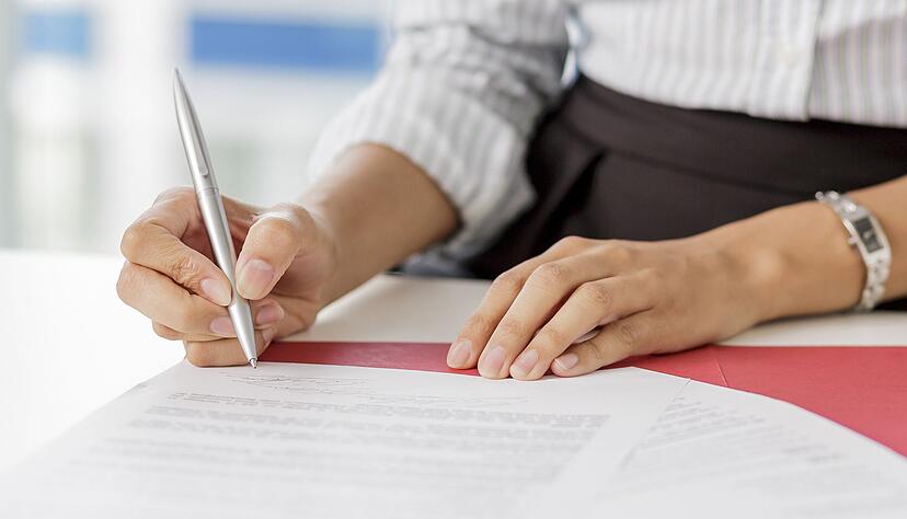 Wer es sich zutraut, sein Arbeitszeugnis selbst zu schreiben, sollte das nur mit fachlichem Gegencheck machen.