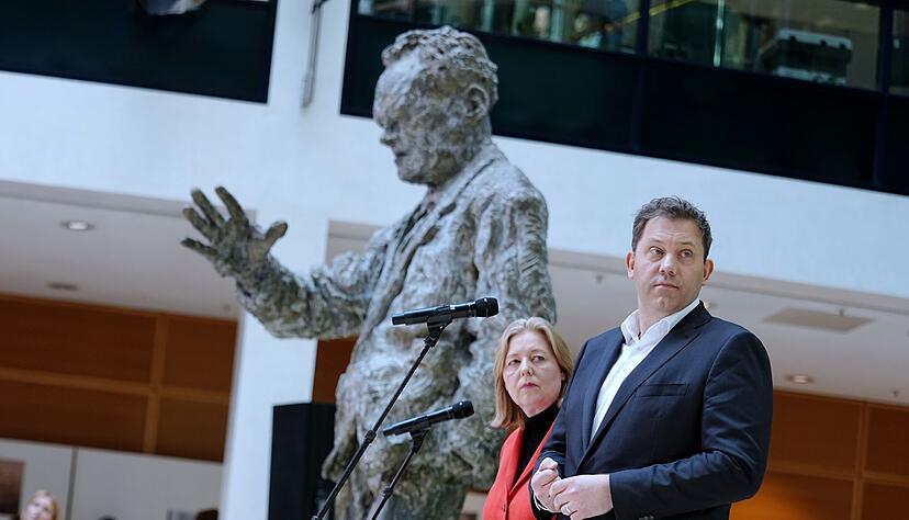 Bas und Klingbeil sehen gerade nicht die Zeit für Rücktritte. Bas und Klingbeil sehen gerade nicht die Zeit für Rücktritte.