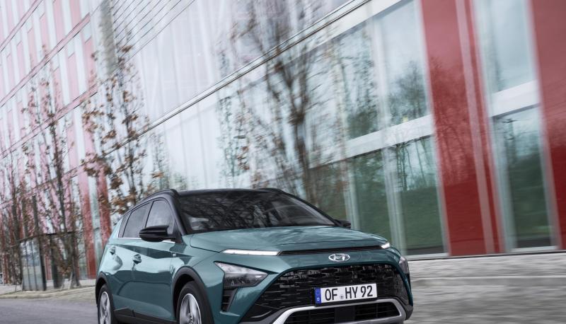 Kleinwagen mit SUV-Ambitionen: Hyundai verwandelt den i20 in einen h&ouml;hergelegten Stadtflitzer und nennt ihn Bayon.