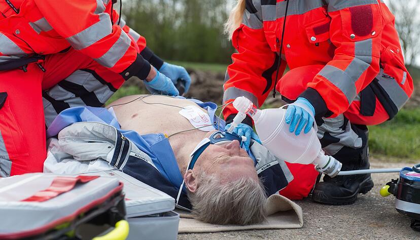 Hilfe, ein Notfall! Bis die Profis &uuml;bernehmen, sind Ersthelferinnen und Ersthelfer gefragt.