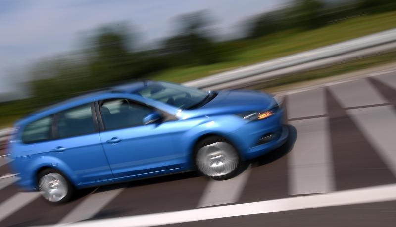Wie lange der Bremsvorgang dauert, hängt von der Geschwindigkeit und der Reaktionszeit ab. Foto: Hendrik Schmidt/dpa-Zentralbild Wie lange der Bremsvorgang dauert, hängt von der Geschwindigkeit und der Reaktionszeit ab. Foto: Hendrik Schmidt/dpa-Zentralbild