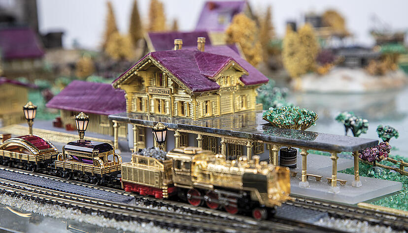 Die Modelleisenbahn des Auktionshauses Fischer soll tausende von Euro wert und aus den edelsten Materialien geschaffen sein.