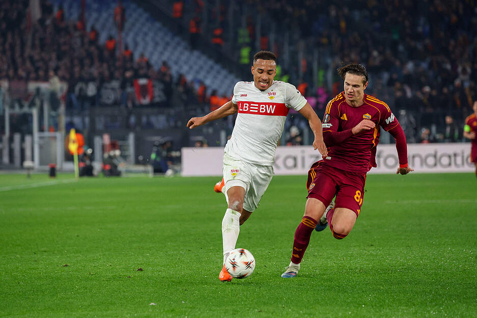 Jamie Leweling: Gute Chance nach rund einer halben Stunde. Lief viel und nutzte sein Tempo über die rechte Seite in Halbzeit eins hier und da aus. In der zweiten Hälfte abgetaucht. Note: 4 Jamie Leweling: Gute Chance nach rund einer halben Stunde. Lief viel und nutzte sein Tempo über die rechte Seite in Halbzeit eins hier und da aus. In der zweiten Hälfte abgetaucht. Note: 4