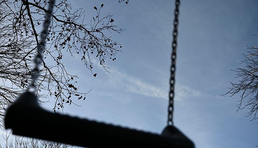 Die Polizei versucht mit Prävention und den Häusern des Jugendrecht gegenzusteuern. (Symbolbild) Die Polizei versucht mit Prävention und den Häusern des Jugendrecht gegenzusteuern. (Symbolbild)