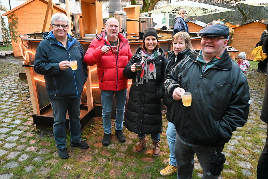 Weihnachtsmarkt am Kloster Schöntal eröffnet. Weihnachtsmarkt am Kloster Schöntal eröffnet.