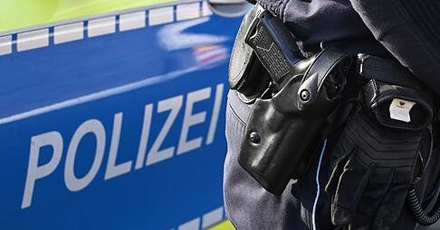 Ein Polizist hat im Landkreis Breisgau-Hochschwarzwald einen Schuss auf einen mutmaßlichen Täter abgegeben.