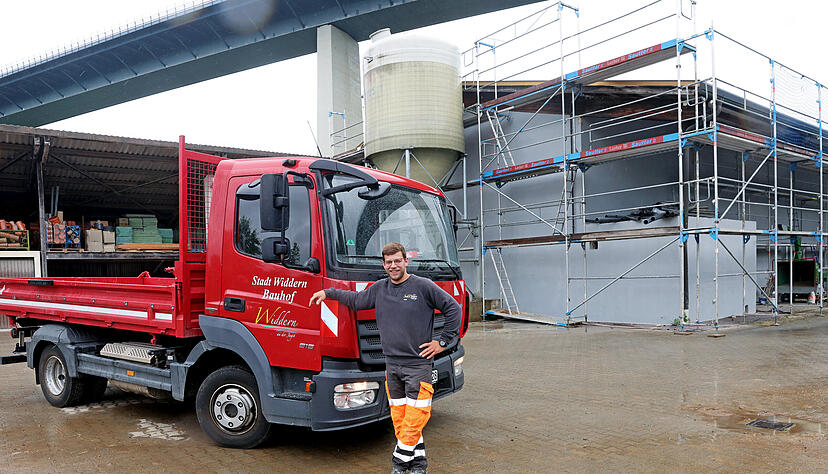Kim Dengler ist seit 1. Mai neuer Bauhofleiter in Widdern. Im August soll der Umzug in die Kiesstraße abgeschlossen sein. Foto: Ralf Seidel