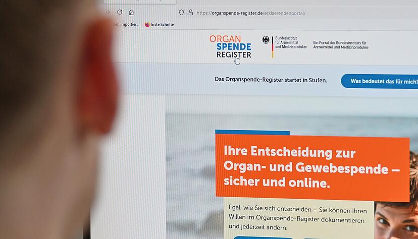 Die Zahl der Organspenden bleibt in Deutschland auf niedrigem Niveau, wie die Deutsche Stiftung Organtransplantation mitteilte. (Archivbild) Die Zahl der Organspenden bleibt in Deutschland auf niedrigem Niveau, wie die Deutsche Stiftung Organtransplantation mitteilte. (Archivbild)