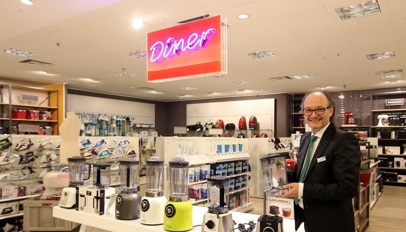 Geschäftsführer Wolfram Struth ist stolz auf die neue Warenpräsentation. Geschäftsführer Wolfram Struth ist stolz auf die neue Warenpräsentation.