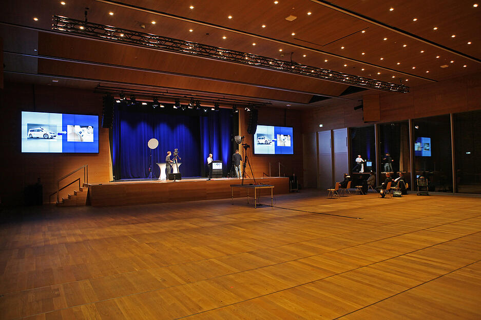 Vorlesung der Bürger-Uni Heilbronn zum Thema "Wie das Silicon Valley die Welt verändern will" mit Thomas Schulz Vorlesung der Bürger-Uni Heilbronn zum Thema "Wie das Silicon Valley die Welt verändern will" mit Thomas Schulz