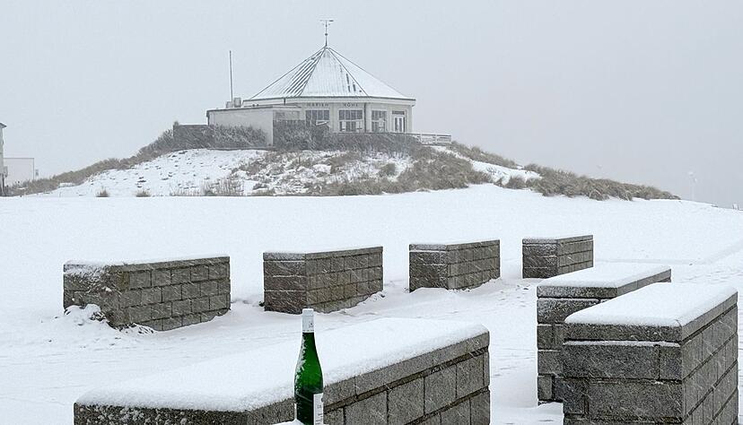 Es wird k&uuml;hler und es schneit, am Alpenrand werden bis Freitagabend bis zu 20 Zentimeter Neuschnee erwartet.
