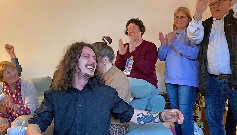 Jubel bei der Party der Gr&uuml;nen mit dem Landtagsabgeordneten Erwin K&ouml;hler. Er wollte im Wahlkreis Eppingen das Direktmandat holen.