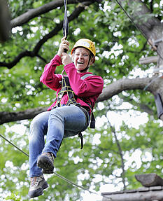 Unterwegs zwischen Bäumen ist man im Waldkletterpark. Foto: Archiv/Mugler