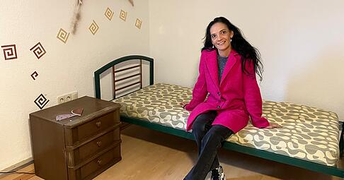 Sabrina Apfelbach hat die Zimmer in ihrem Wohnprojekt mit alten Möbeln von Kleinanzeigen oder dem Sperrmüll eingerichtet. Sabrina Apfelbach hat die Zimmer in ihrem Wohnprojekt mit alten Möbeln von Kleinanzeigen oder dem Sperrmüll eingerichtet.