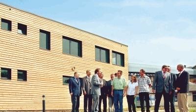 Durch die Holzfassade soll sich der neue Bau harmonisch in den denkmalgesch&uuml;tzten Bergwerksstandort einf&uuml;gen. Foto: Ulrike Kugler
