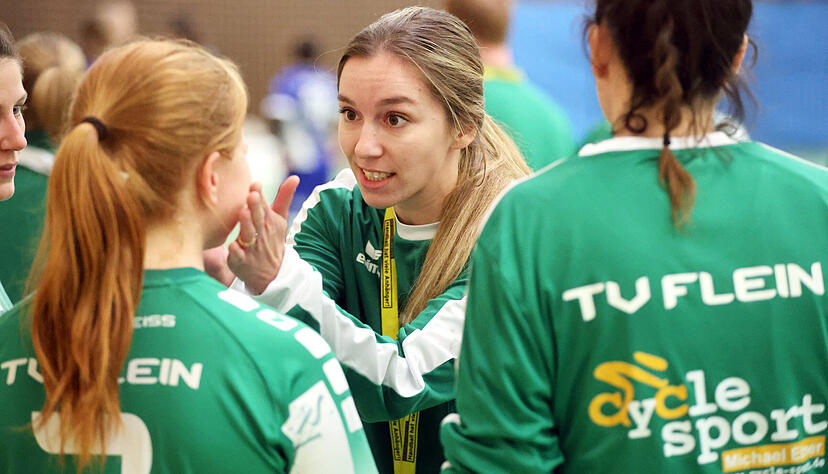 Ein bisschen Zuneigung (hier für Leonie Kreis) hat noch nie geschadet: Alexandra Schilpp ist schnell in ihre neue (Trainer-)Rolle hineingewachsen. Ein bisschen Zuneigung (hier für Leonie Kreis) hat noch nie geschadet: Alexandra Schilpp ist schnell in ihre neue (Trainer-)Rolle hineingewachsen.