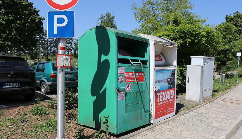 Neue Richtlinien und illegale Müllentsorgung macht es privaten Betreibern von Altkleidercontainern schwer, noch wirtschaftlich zu arbeiten.