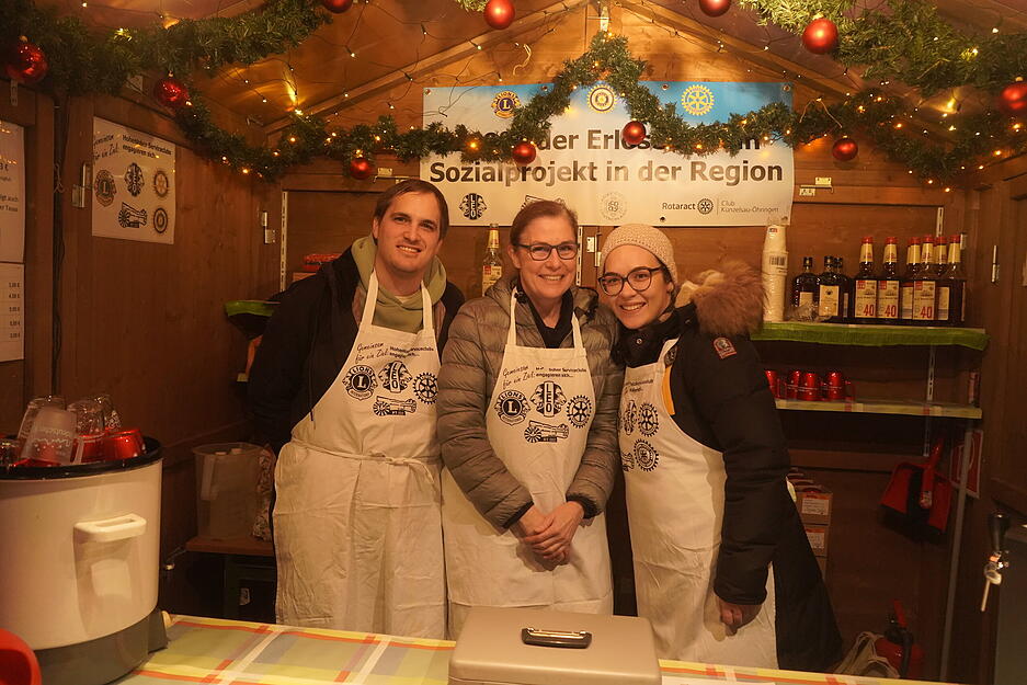 Zwischen Glühwein, Lichterketten und Musik entsteht ein harmonisches Adventsgefühl.