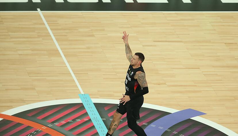 Ist mit Schröder befreundet: Daniel Theis.