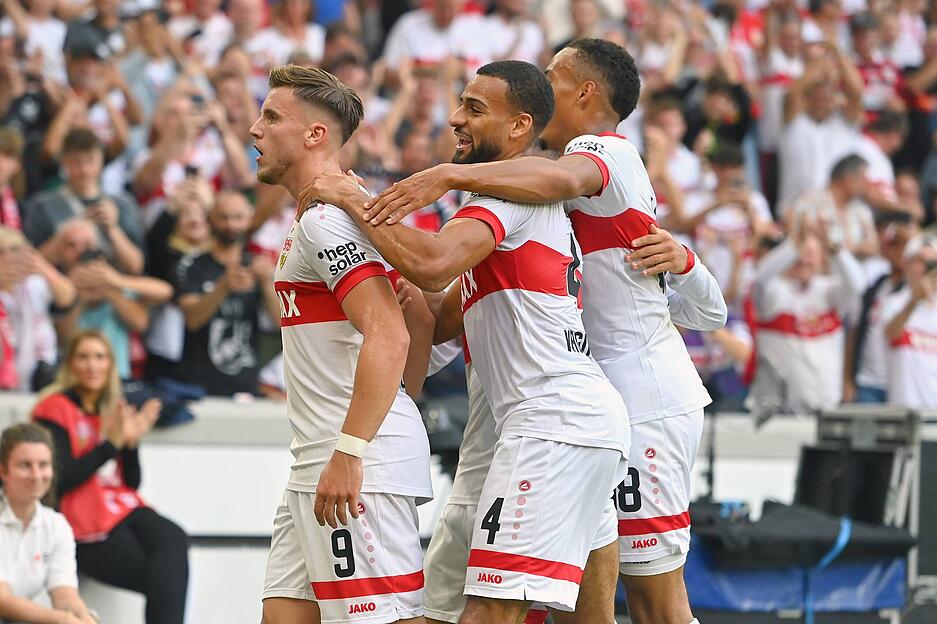 Ermedin Demirovic erhöhte auf 2:0 für den VfB Stuttgart gegen Borussia Dortmund.