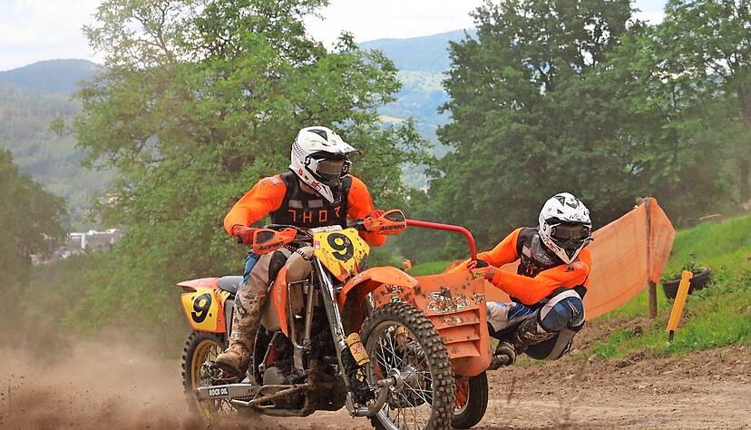 Die Br&uuml;der, hier Ende Mai noch auf ihrem alten Mefo-Husqvarna-Gef&auml;hrt, m&ouml;chten in der n&auml;chsten Saison auch in den Nachbarl&auml;ndern bei Rennen an den Start gehen, um weitere Erfahrung zu sammeln.