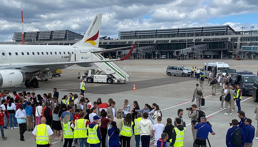 EM 2024: Dänemark landet am Flughafen Stuttgart